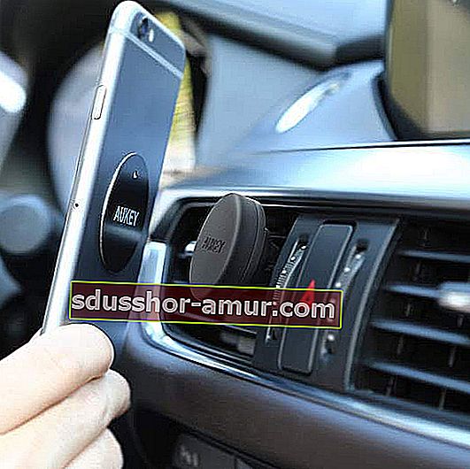 евтин магнитен държач за iphone и смартфон в колата