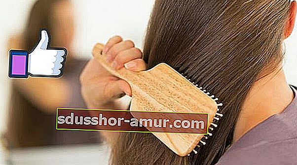 Женщина, которая безболезненно расчесывает волосы с помощью пищевой соды