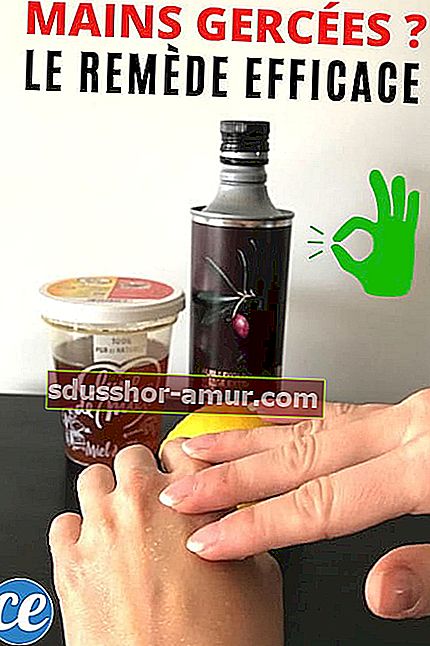 Бутилка зехтин, мед, лимон и нежни ръце на преден план