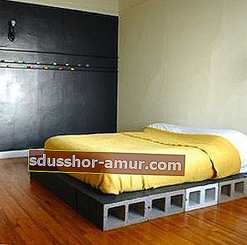 Легло с домашна пружина от кутия от бетон