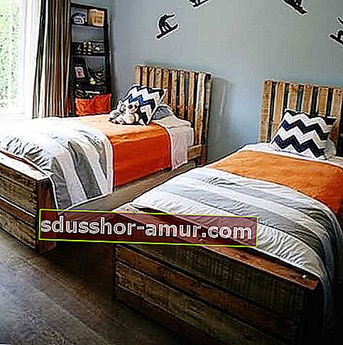 Doma narejene lesene jesenske postelje