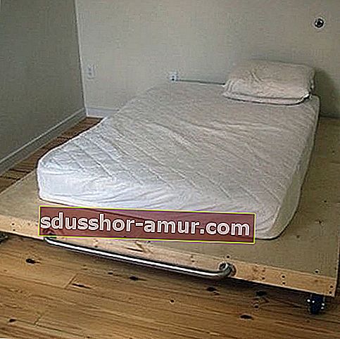 DIY postelja z kolesci