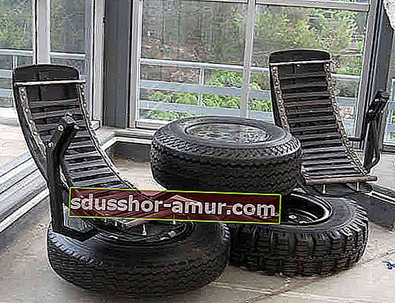 Из шин, повторно используемых для изготовления уличных стульев