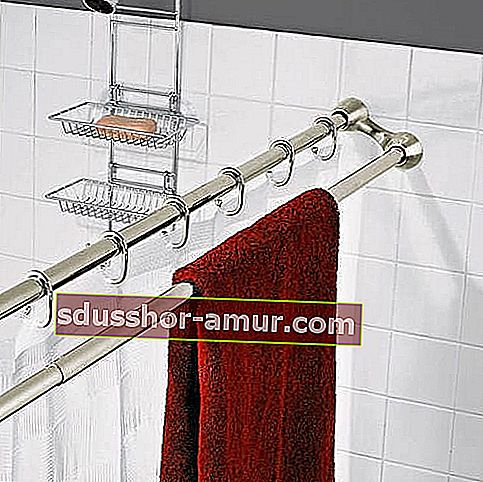 Dvojna palica za zavese, s katero lahko brisače posušite tudi v kopalnici