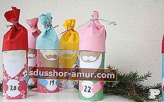 majhne božične figurice, narejene z zvitki PQ za izdelavo koledarja pred koledarjem