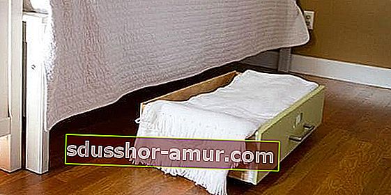 Bijela ladica koja stane ispod kreveta 