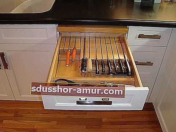 Специальный ящик для хранения ножей 