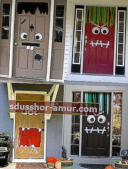 двери декорированы в виде монстров