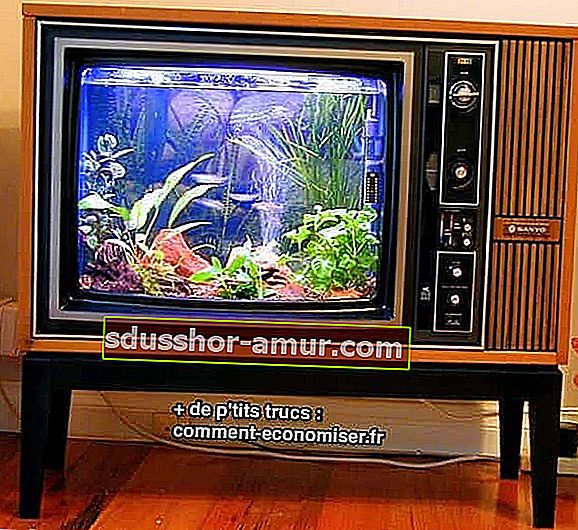 Стар телевизор рециклиран в аквариум