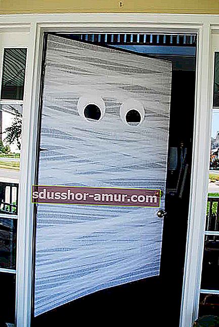 Дверь в форме мумии на хэллоуин