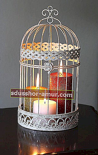 svijeće u kavezu za ptice
