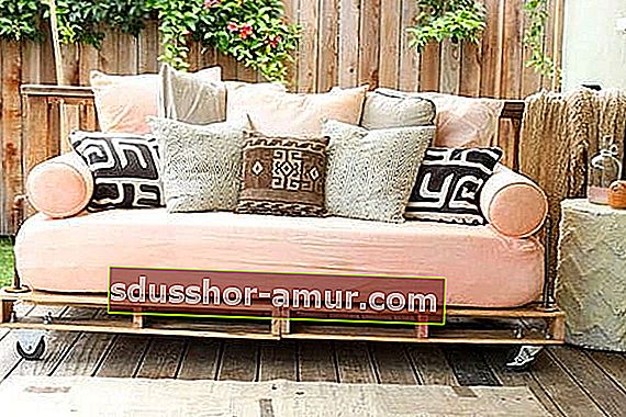 външен разтегателен диван за палети