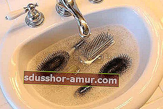 Ste vedeli, da lahko soda bikarbona brez težav očisti vaše krtače za lase?