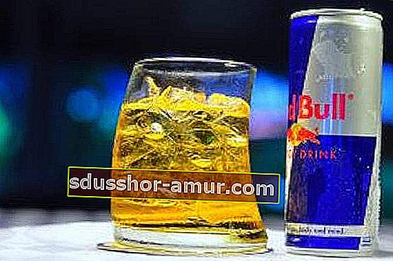 Prekomerna uporaba Red Bulla lahko povzroči bruhanje.