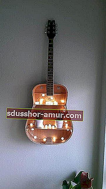 Декоративен проект: трансформирайте стара китара в окачен рафт