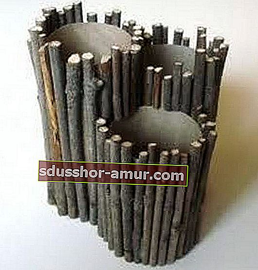 ľahko vyrobiteľný drevený držiak na ceruzku v rolke od toaletného papiera