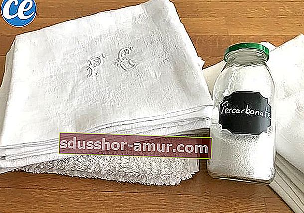 Бутилка сода перкарбонат за избелване на бели чаршафи
