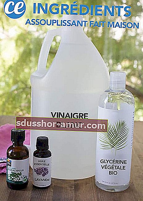 Белый уксус, эфирные масла и растительный глицерин для смягчителя ткани. 