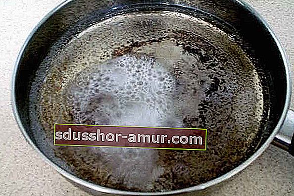 Как очистить пригоревшую сковороду пищевой содой