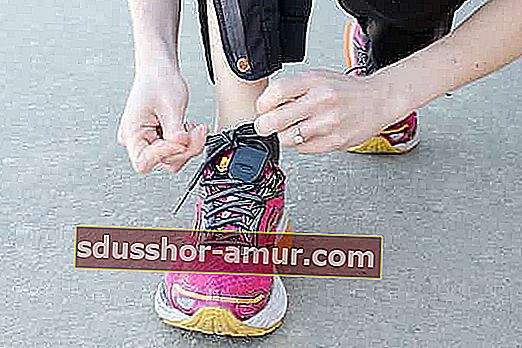 legați cheile de șireturi înainte de a alerga