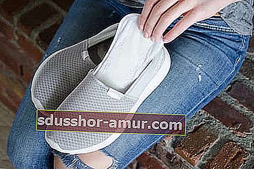Wkładki higieniczne wchłaniają pot w butach