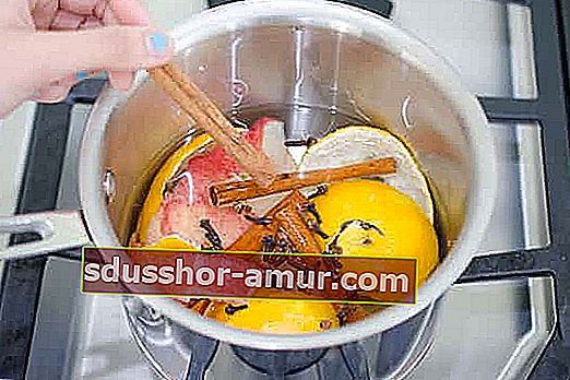 pomarančová škoricová klinčeková aromatická zmes