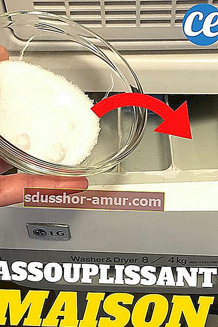 Hattı yumuşatmak için çamaşır makinesinin küvetine epsom tuzu döküldü