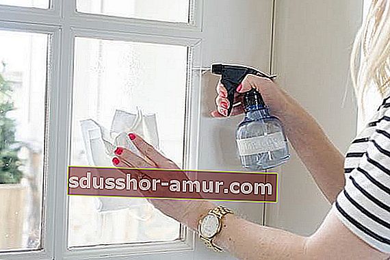 spălați geamurile cu oțet alb
