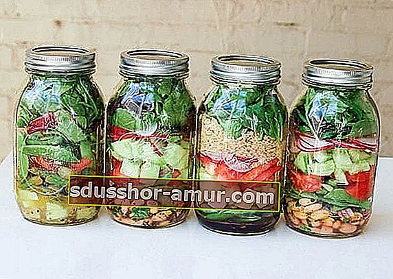 приготвяйте салати в стъклени буркани