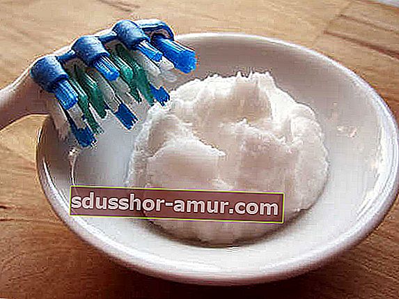domača zobna pasta z milom