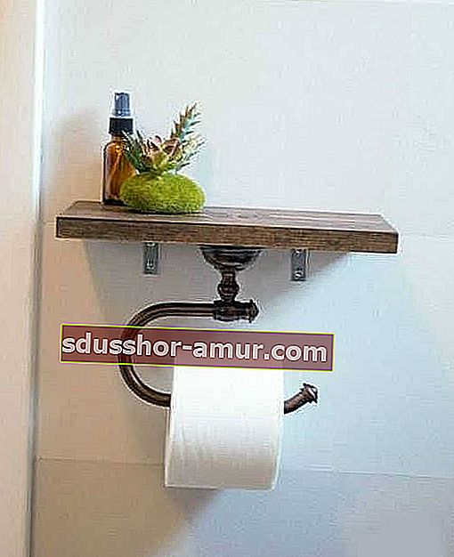 Поставка за тоалетна хартия „направи си сам“ с рафт