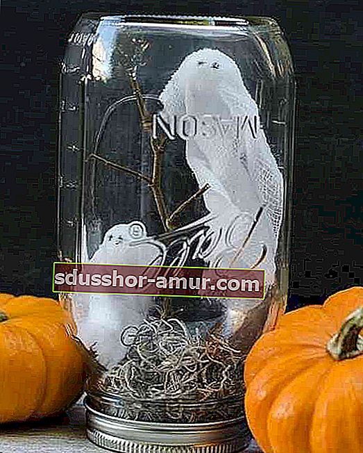 направете декорация за Хелоуин със стъклен буркан
