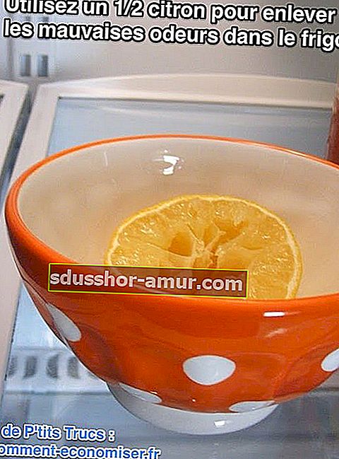 Използвайте половин лимон, за да премахнете миризмите от хладилника
