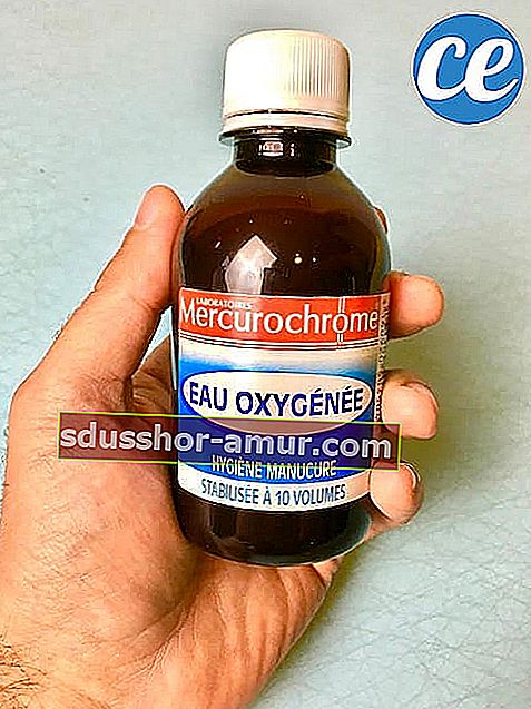 Vodikov peroksid: ultra učinkovit lijek za uklanjanje mrlja od plijesni!