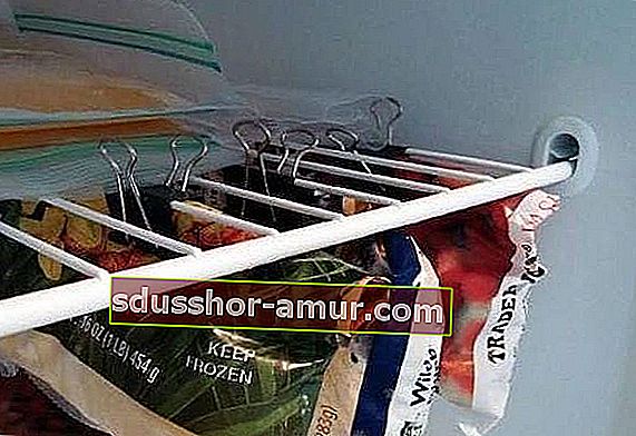 Бележници за съхранение на отворени торбички със зеленчуци във фризера