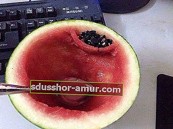 Najčišći način jesti lubenicu