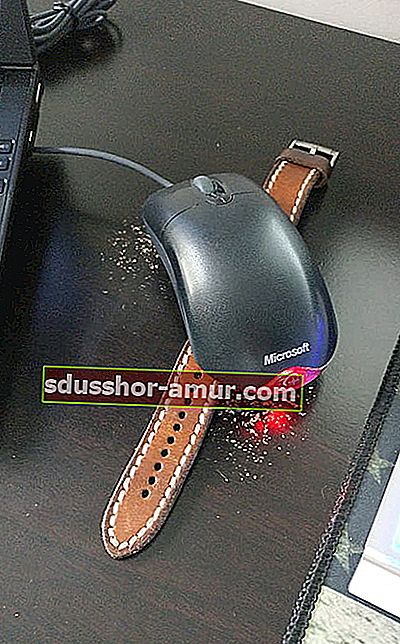 Поместите часы под мышку, чтобы компьютер не переходил в спящий режим