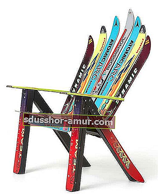 stolička adirondack vyrobená zo starých lyží