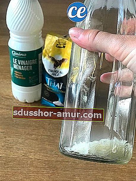 Ugotovite, kako očistiti stekleno vrč