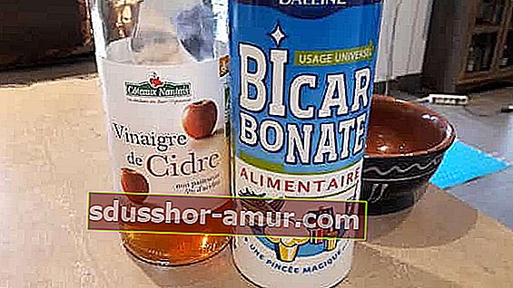 domač šampon z jabolčnim kisom in sodo bikarbono