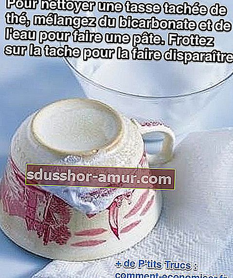 Lekeli çay fincanı veya çaydanlığı temizlemek için karbonat kullanın
