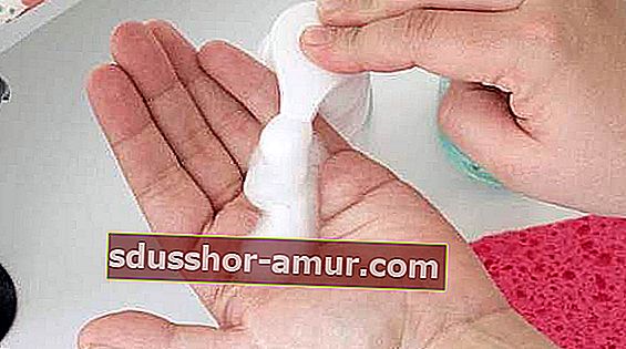Рецепта за домашен разпенващ се сапун за ръце