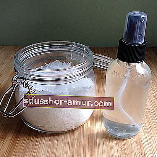 faceți un deodorant de casă cu sare epsom și uleiuri esențiale