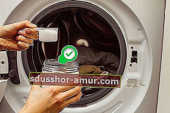 Çamaşır makinesini Epsom tuzu ile bir döngü çalıştırarak temizleyin