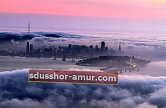 Густое облако над городом Сан-Франциско 