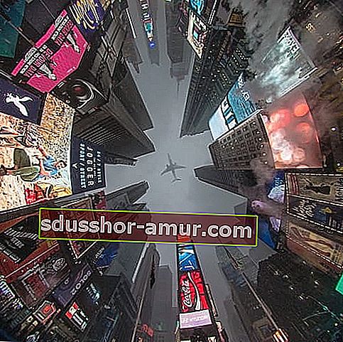 Times Square gledan odozdo 