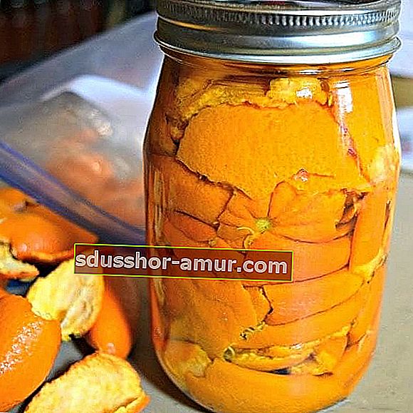 aromatizirajte bijeli ocat koricama naranče