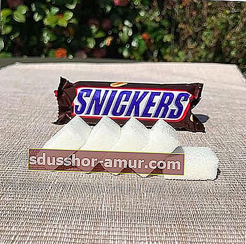 Snickers bar i njegov ekvivalent u šećeru
