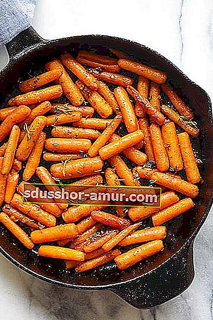 печени моркови чесън са готови