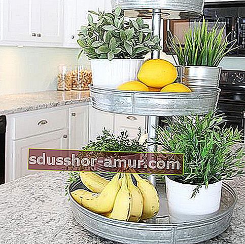 Използвайте грамофон за съхранение на плодове и билки в кухнята